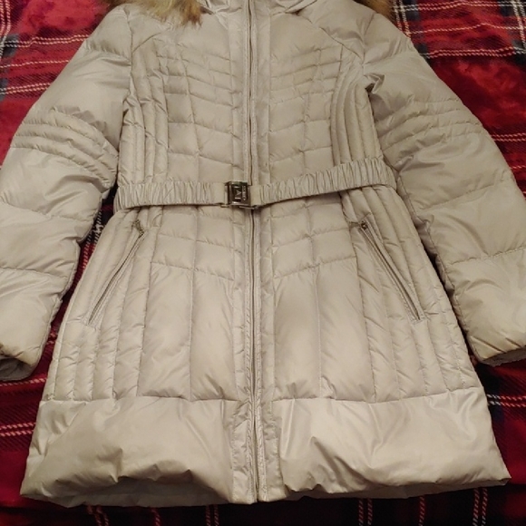 Cream Puffer Jacket with Hood and Belt - Picture 2 of 6